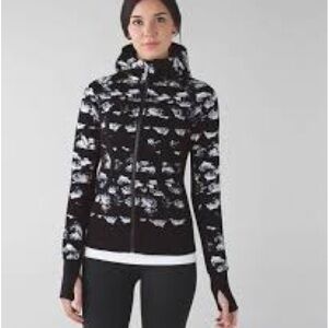 Lululemon Scuba Hoodie women’s size 12 
Dream Rose Stripe  Blush Black / White